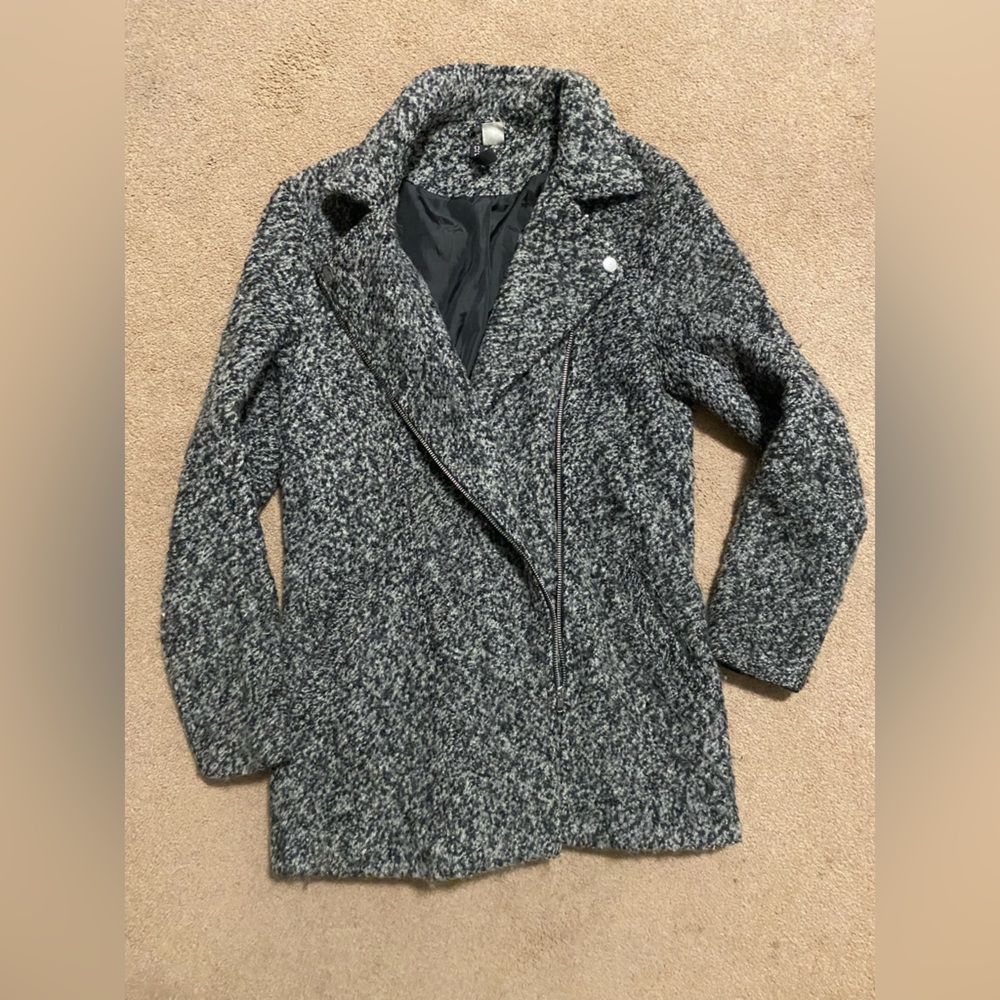 EUC Size 6 H&M Black and White Bouclé Jacket